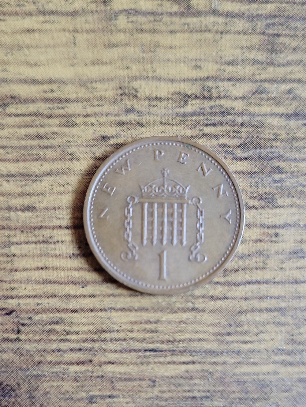 1975 United Kingdom New 1 Penny Coin- Bronze Tones